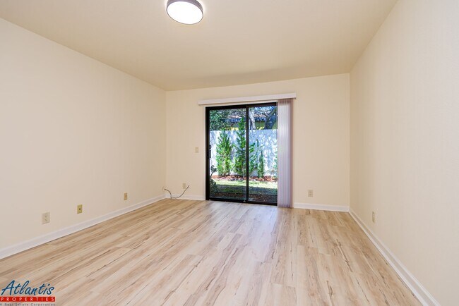 Building Photo - 4015 Villa Vista