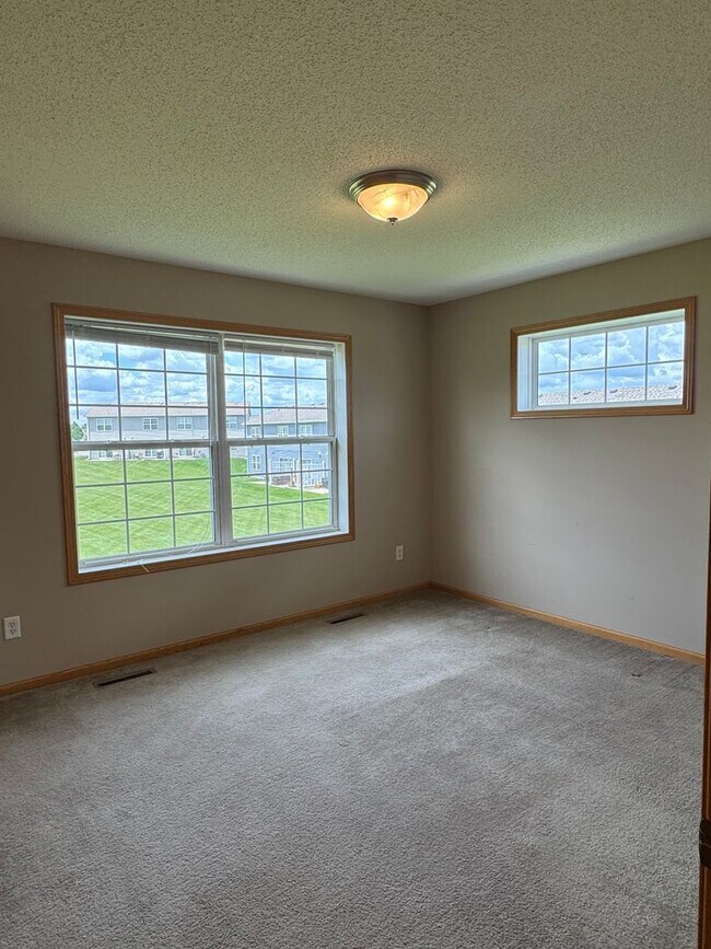 Building Photo - Townhome SW Rochester Mn 2 bedroom 2 bath ...