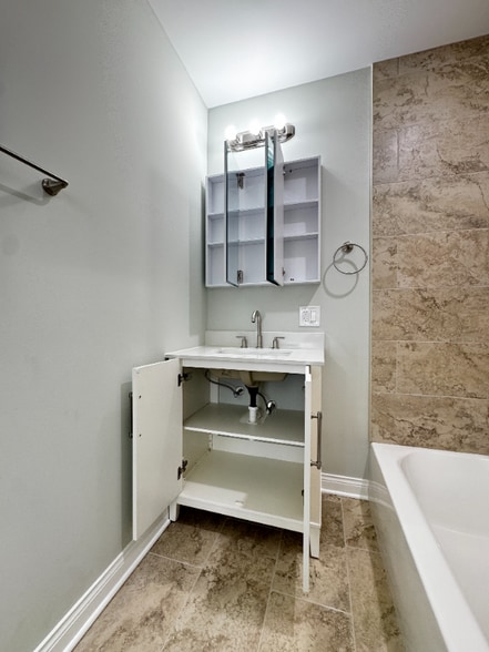 Building Photo - 6807 S Paulina St