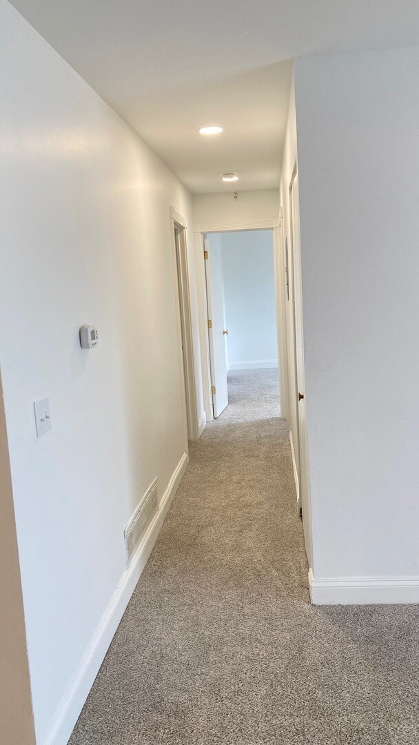 Building Photo - 21W581 North Ave