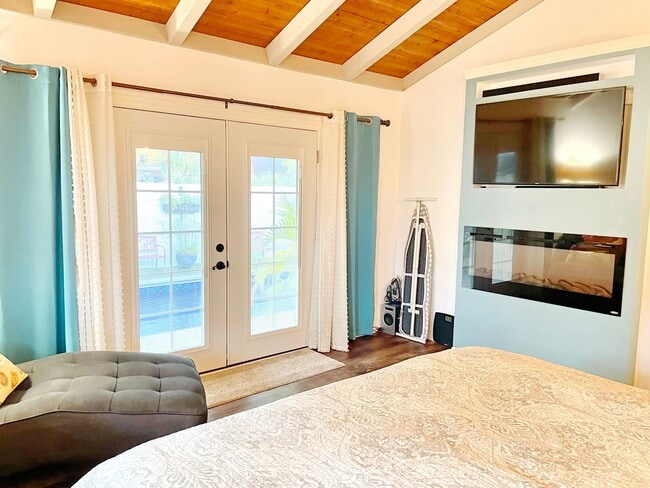 Building Photo - Wailuku Heights Executive Style 3Bed/2Bath Furnished Upstairs Home - Pool w/ cabanas - Most Utili...