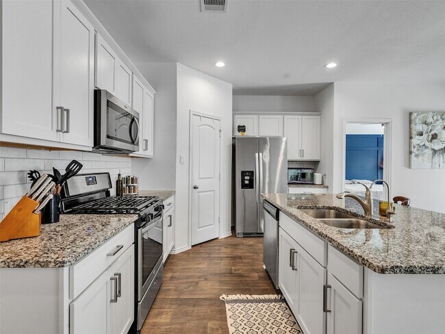 Building Photo - 2521 Honey Nest Ln