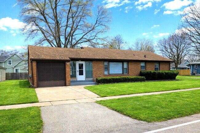 Building Photo - 319 N Lord Ave