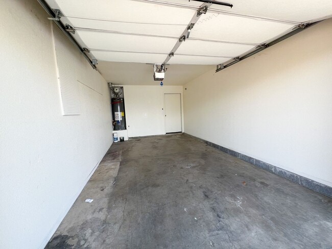 Building Photo - TRI-PLEX- COTTONWOOD - VERDE VILLAGE UNITS