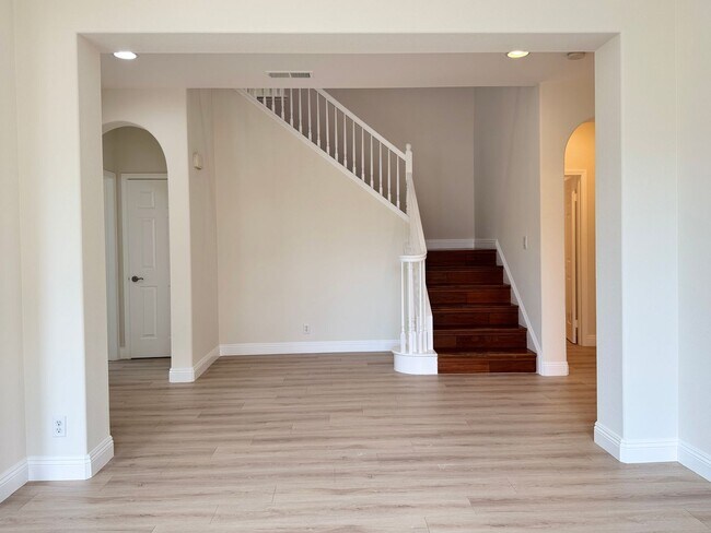 Building Photo - Spacious 6-Bedroom Estate in the Heart of Eastvale