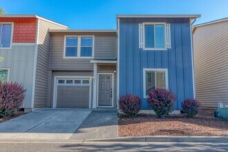 Building Photo - Centrally Located 4 Bedroom Townhome with Attached Garage & AC