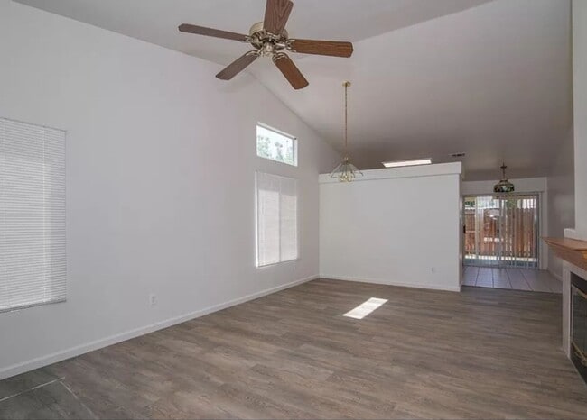Building Photo - Charming Home For Rent