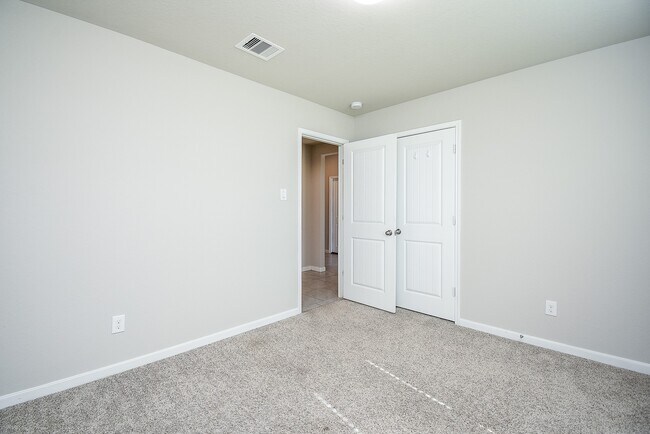 Building Photo - 7206 Highland Chase Dr