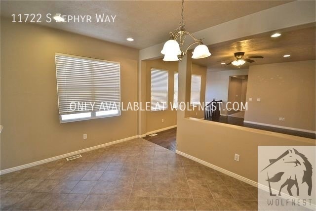 Building Photo - No Security Deposit Option! Amazing 3 Bedr...