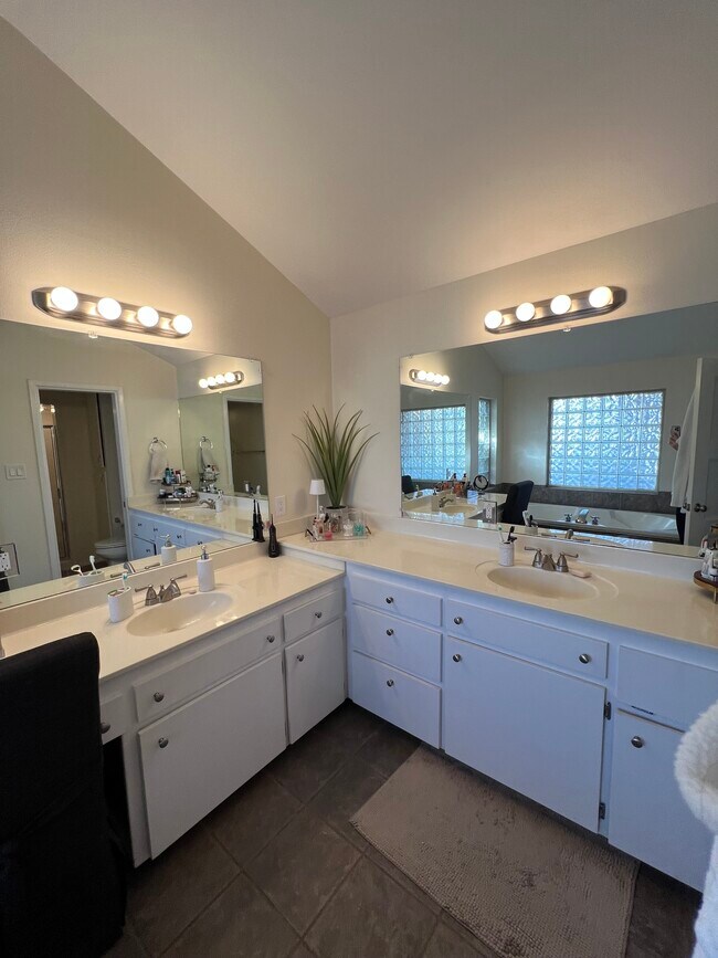 Building Photo - 2204 Boyd Ave