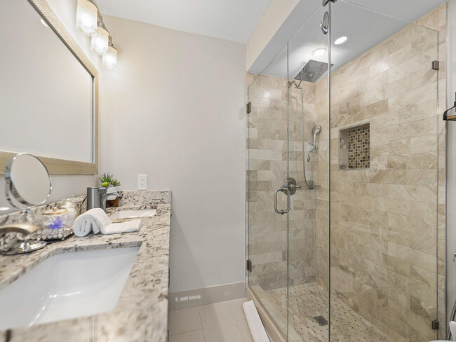 Building Photo - 801 SE 14th St