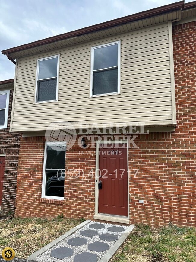 Building Photo - 2-Bed 1.5-Bath Townhome
