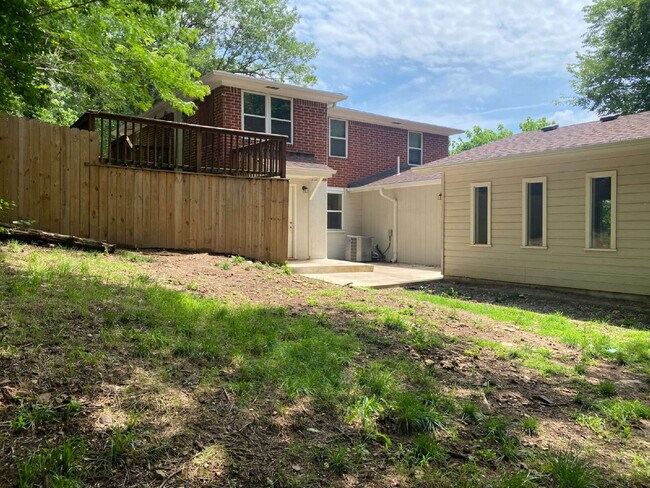 Building Photo - 453 S Mashburn Ave
