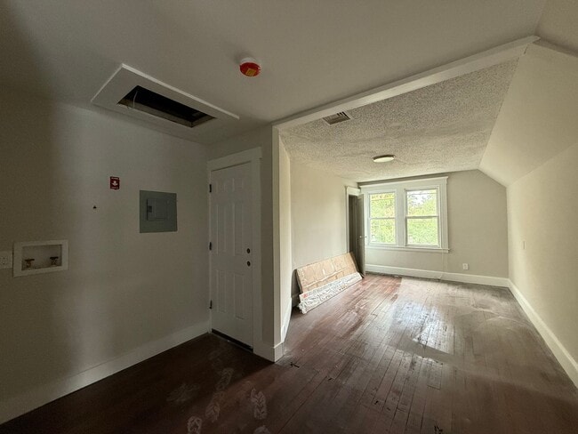 Building Photo - 47-49 Mead St