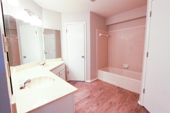 Building Photo - 605 Timber Trail