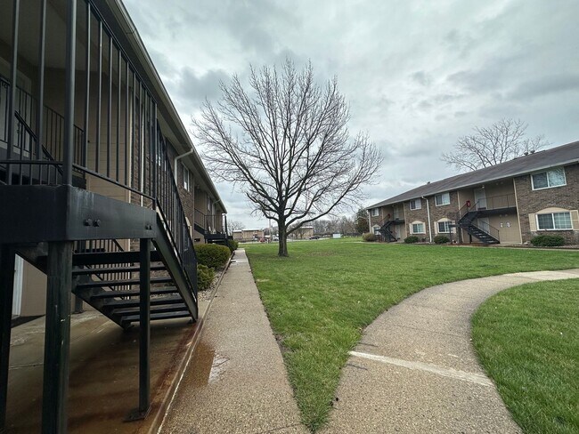 Building Photo - Experience Luxury Living at Bellagio Living II: Modern Apartments in Lawrence, Indiana