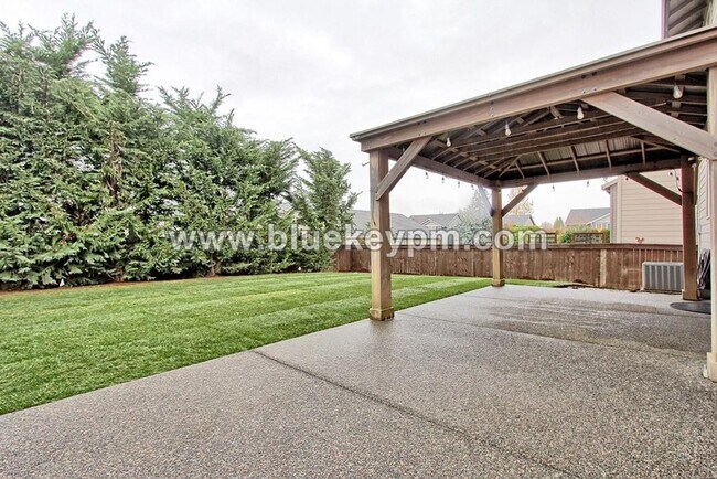 Building Photo - 3 Bed, 2.5 Bath Luxury Home in Ridgefield