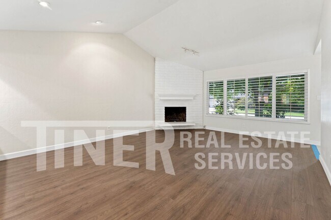 Building Photo - 8 Saratoga Cir
