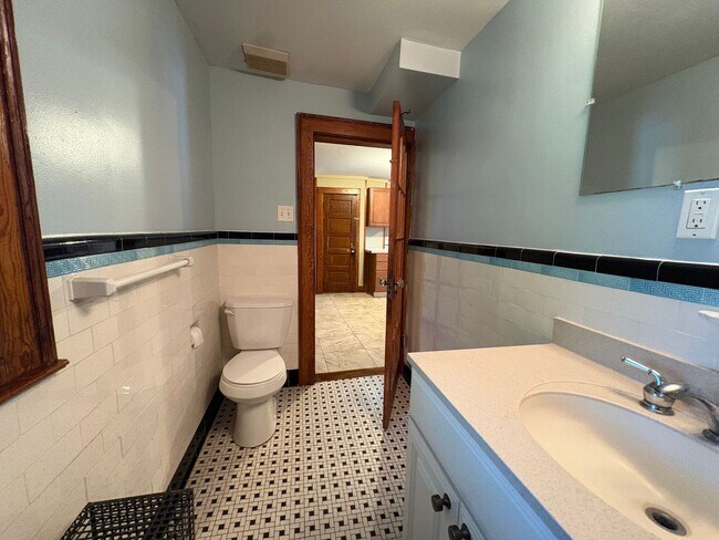 Building Photo - 51 Grove St
