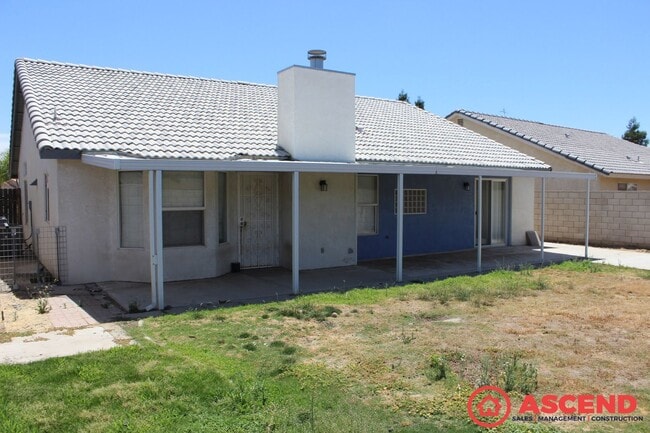 Building Photo - 4-Bedroom Home Near Shopping Center In Sou...