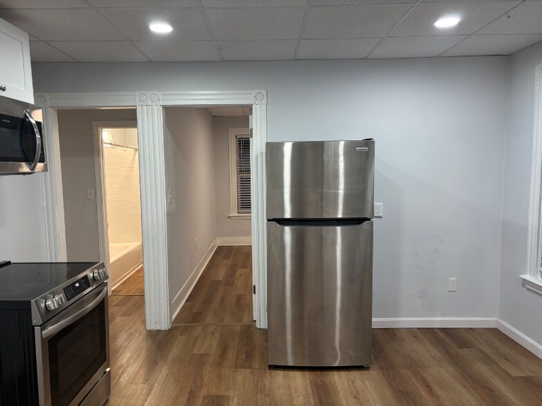 Building Photo - 29 Maple St