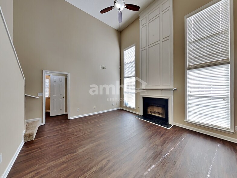 Building Photo - 3450 Ridgefair Dr