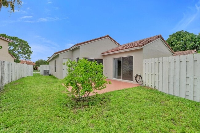 Building Photo - 17866 SW 10th Ln