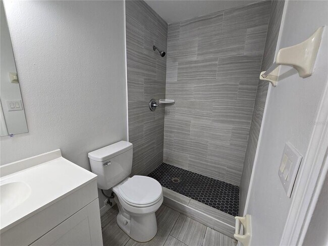 Building Photo - 717 Chilt Dr