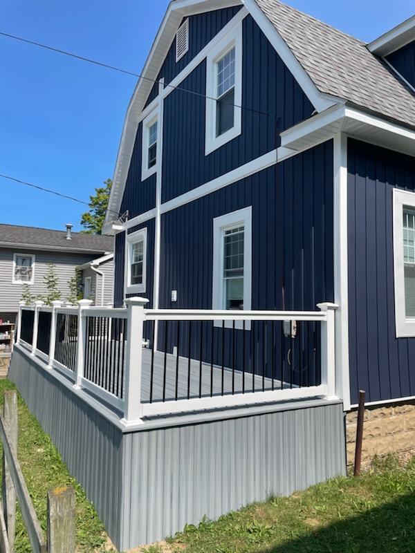 Sunny back deck - 1016 S Franklin St