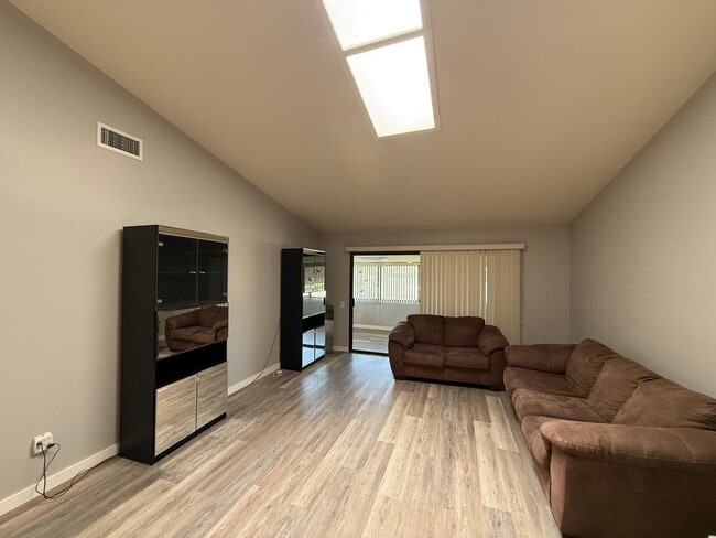 Building Photo - 2 Bed / 2 Bath - Capri is Ready for You