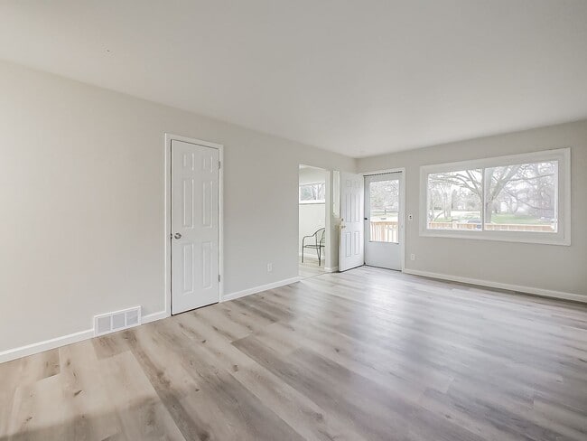 Building Photo - AVAILABLE NOW! Charming 3-Bedroom Home in Prime Pontiac Location