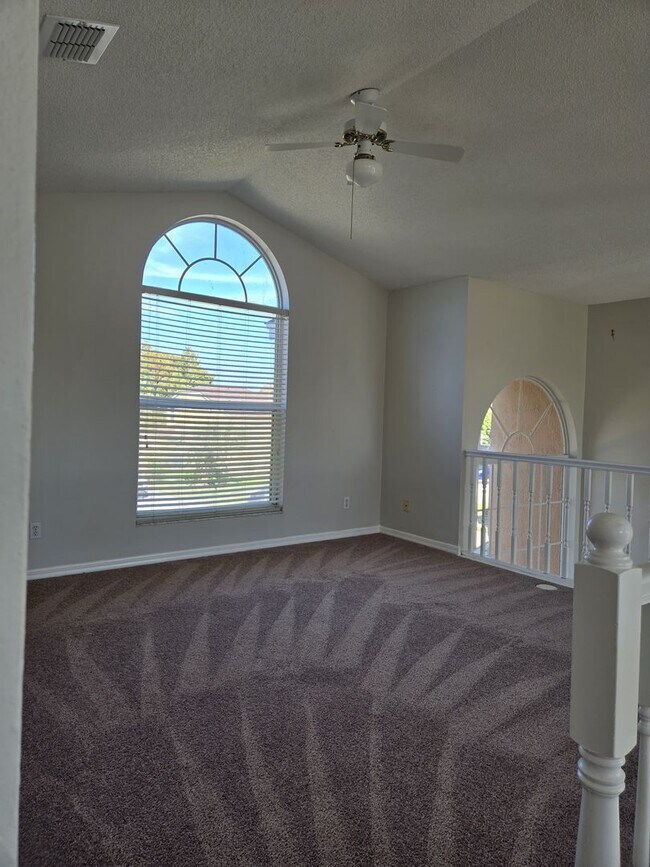 Building Photo - Deerfield - Spacious Home