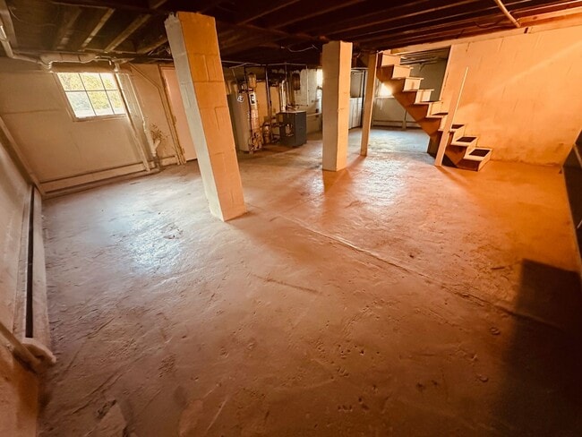 Building Photo - Newly Remodeled Home