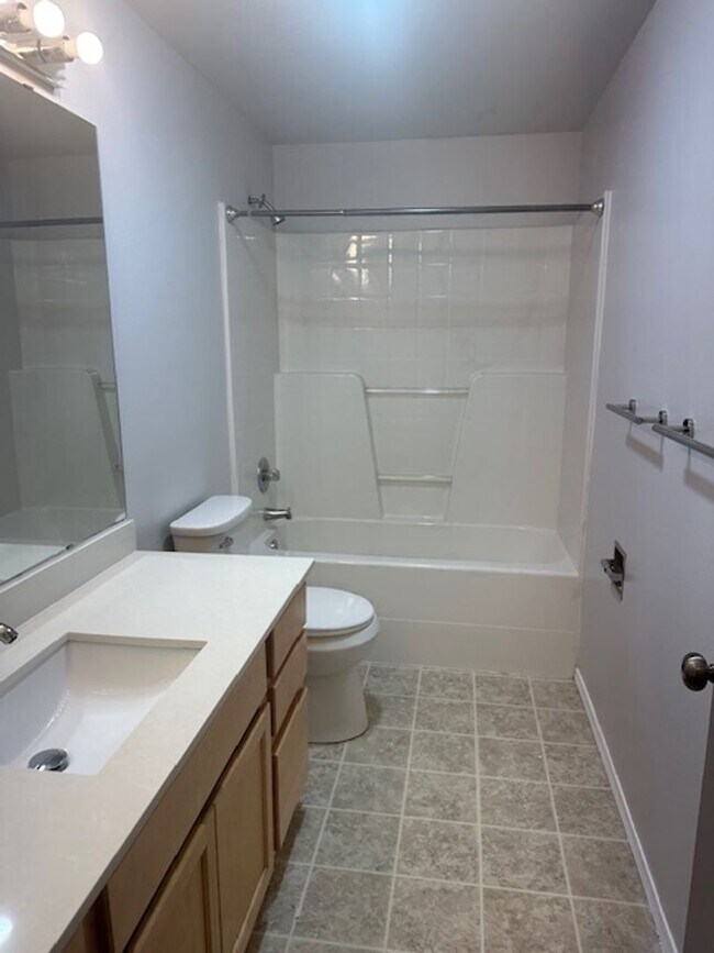 Building Photo - Renovated 3 Bed 2.5 Bath Home in South Park