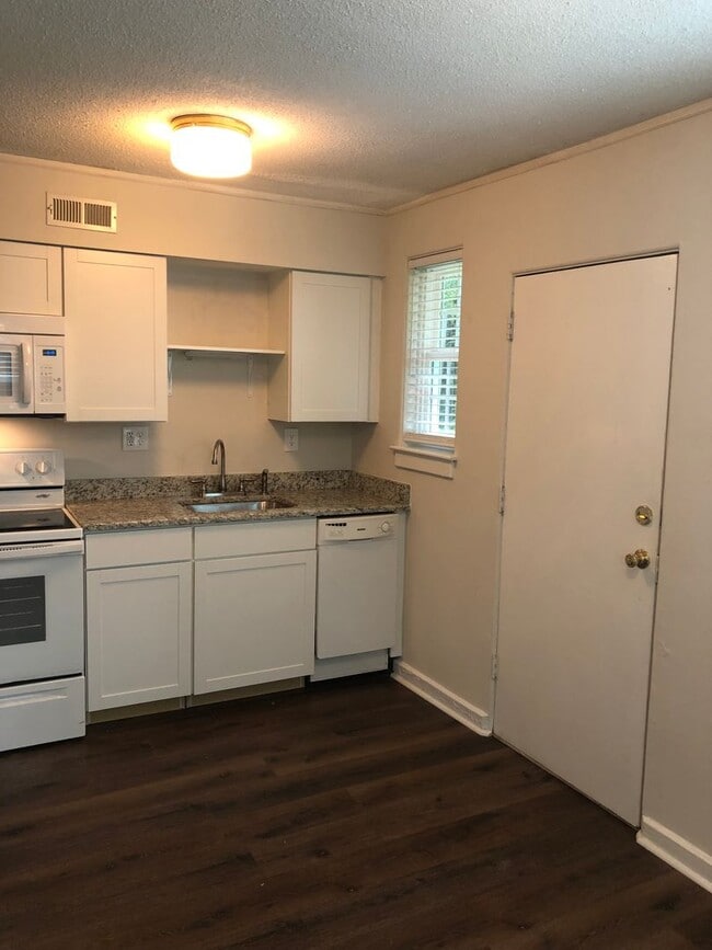 Building Photo - Greenville 2BD/1BA, 896SF