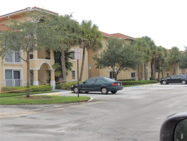 Building Photo - 9905 Westwood Dr