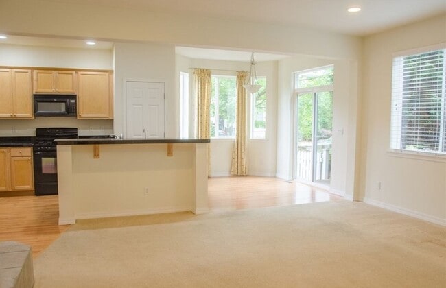 Building Photo - 3 Bed 2.5 Bath Single-family House Availab...