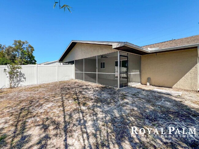 Building Photo - 2 Bed / 1 Bath | Fort Myers | Spring Into This One and Save $500