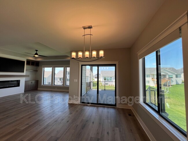 Building Photo - 2850 Sunflower Dr