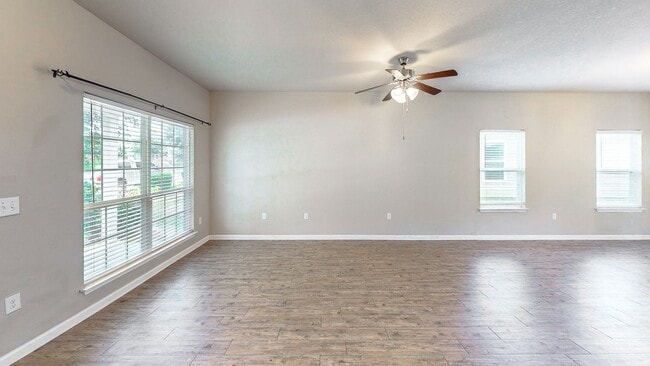 Building Photo - We are offering a November move-in special...