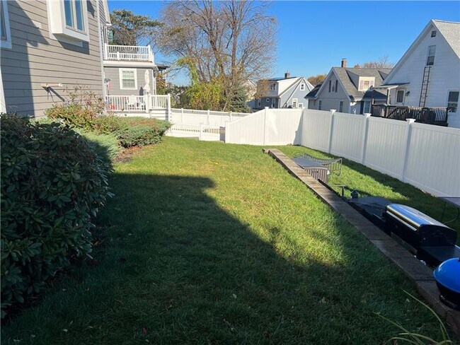 Building Photo - 143 Grovers Ave