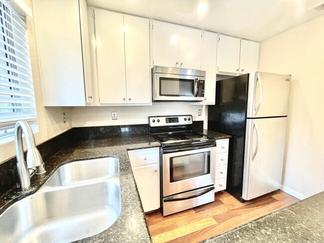 Building Photo - 11329 Avenida De Los Lobos