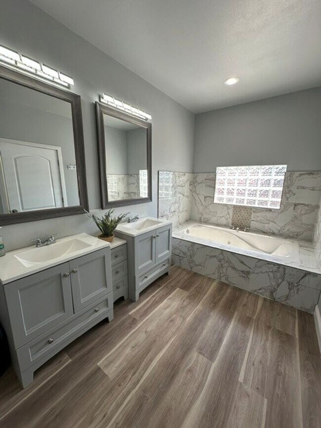 Building Photo - 7175 Vista Ridge Dr