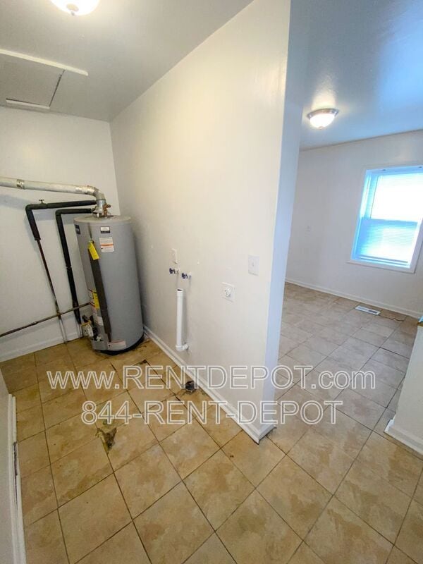 Building Photo - 1540 SE Riverside Dr