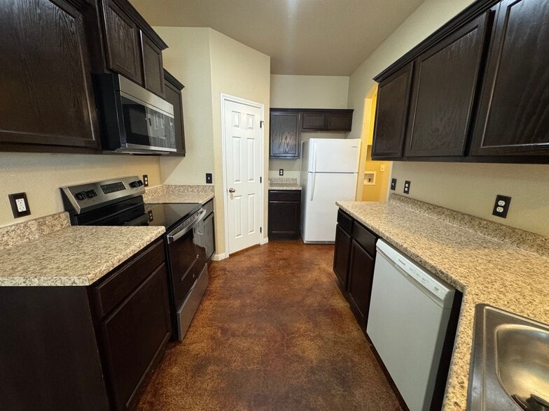 Building Photo - 4305 Cambridge Dr