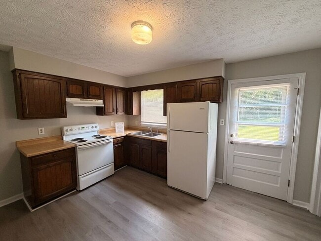 Building Photo - 314 Walters Ln