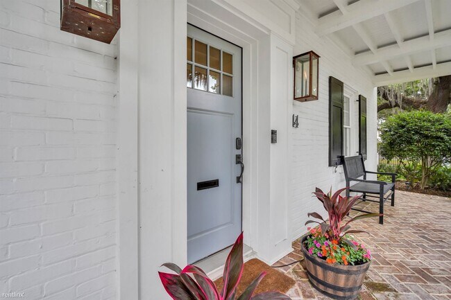 Building Photo - 4 br, 3.5 bath House - 44 E 45th St