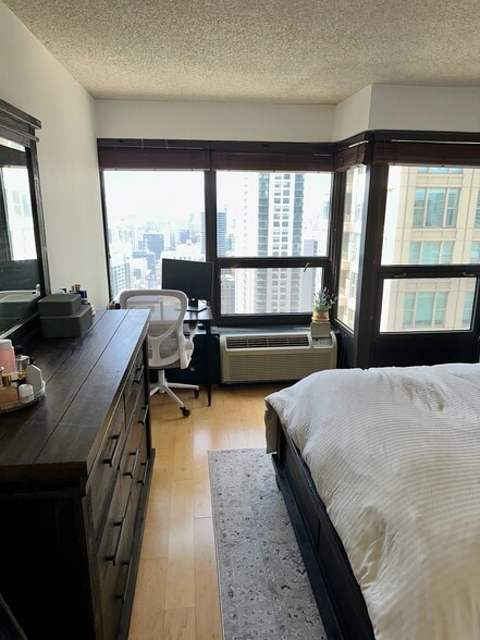 Building Photo - 30 E Huron St