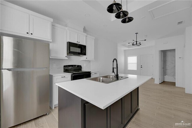 Building Photo - 5613 Notre Dame Ave