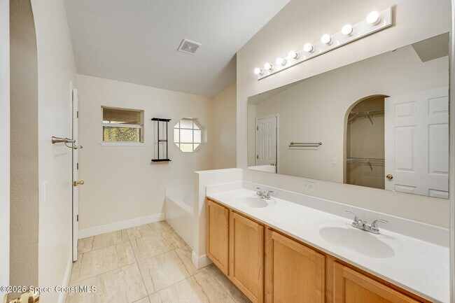 Building Photo - 537 Mason Dr